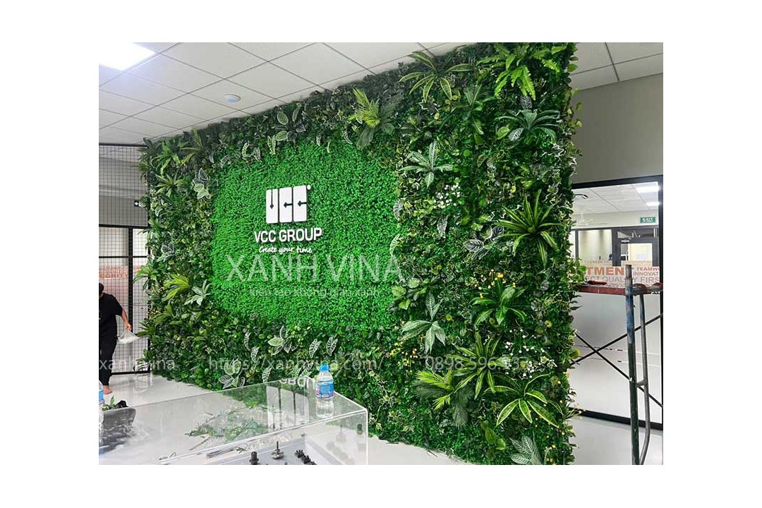 thi công tường cây giả Vcc Group